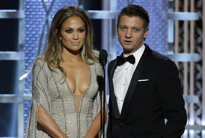 Nhận định “vòng một” Jennifer Lopez, Jeremy Renner bị chỉ trích