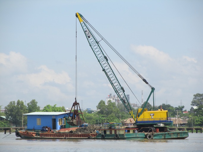 Hoạt động nạo vét của Công ty Hiệp Phước trên sông Đồng Nai gây nhiều lo lắng cho người dân và chính quyền địa phương
