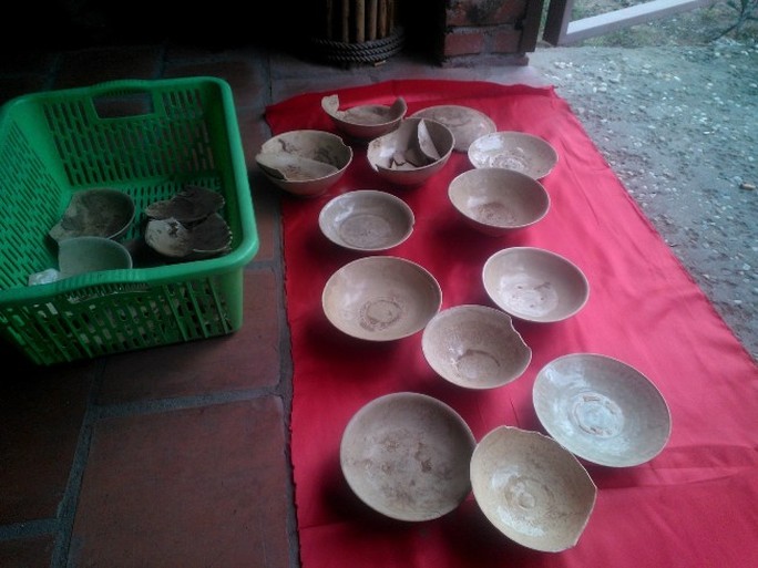 Nhóm hiện vật gốm cổ được phát hiện tại địa bàn thị trấn Nghi Xuân