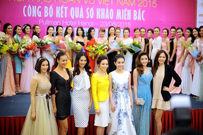 Các hoa hậu, á hậu chụp ảnh cùng thí sinh Hoa hậu hoàn vũ Việt Nam