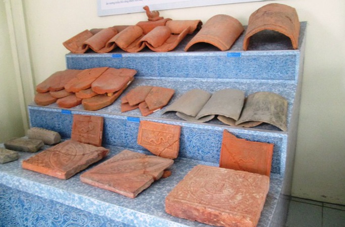 Nhiều ngói cổ được tìm thấy tại khuôn viên Di sản Thế giới Thành Nhà Hồ - Thanh Hóa trước đó