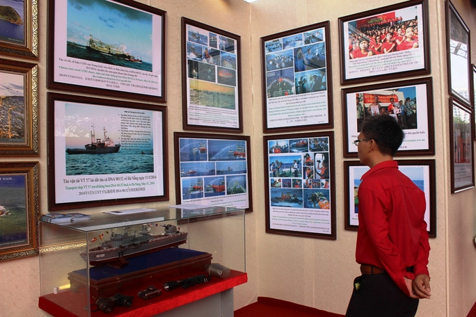 Chủ quyền biển đảo Việt Nam được thể hiện rõ cho người dân và du khách xem tại Quảng trường 2/4 TP Nha Trang