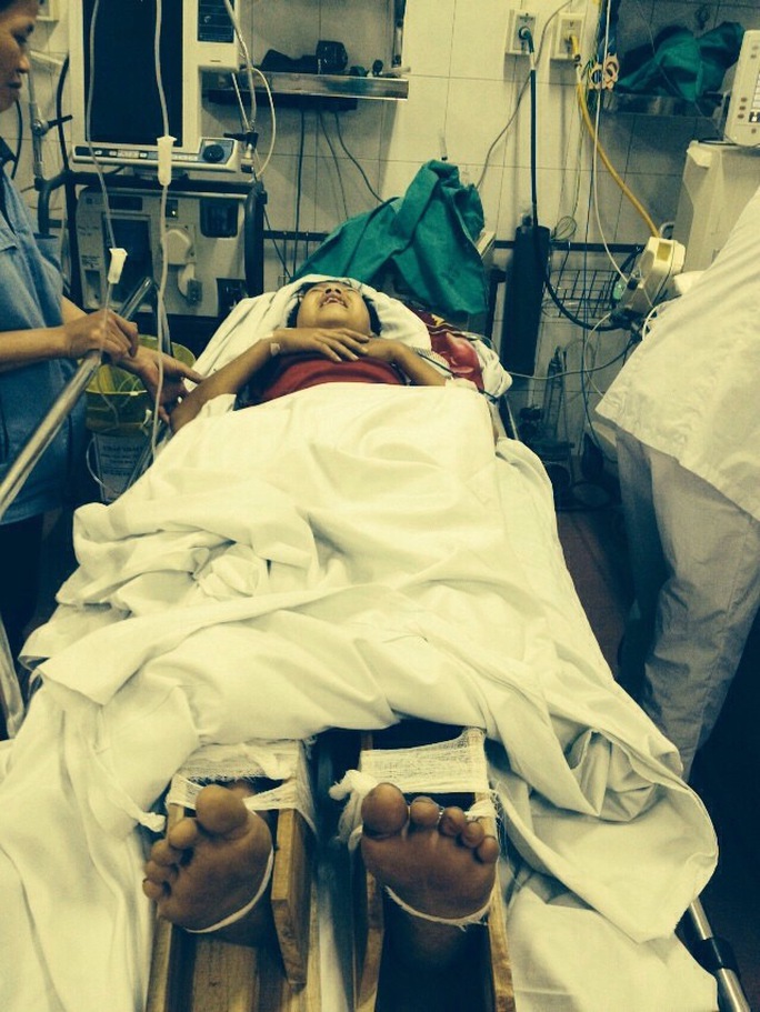 Cháu Chu Văn Long 13 tuổi nhập viện với nhiều chấn thương nặng