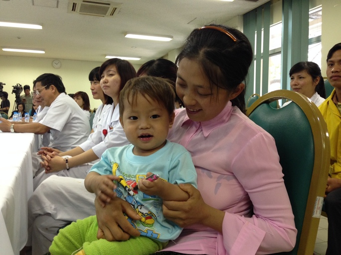 Bệnh nhi Vù Mí Chá khỏe mạnh trong ngày xuất viện Bệnh nhi Vù Mí Chá khỏe mạnh trong ngày xuất viện