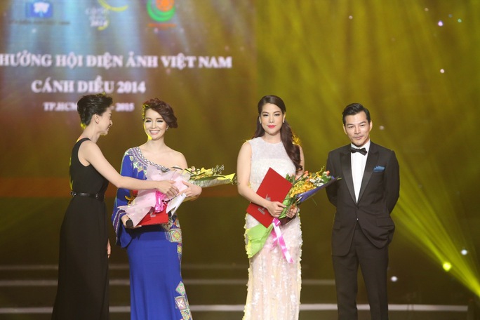 Bảo Sơn mừng cho Ngọc Ánh được vinh danh