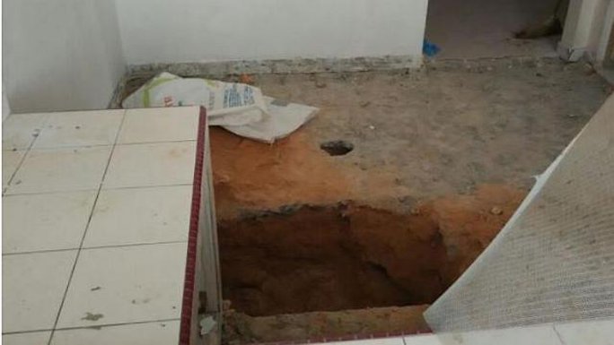 Chiếc hố dưới sàn bếp - nơi chôn xác bé gái