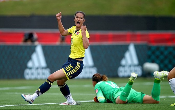 Lady Andrade trong một pha ghi bàn ở World Cup 2015