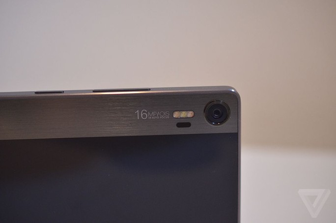 Lenovo Vibe Shot, điện thoại có thiết kế như máy ảnh