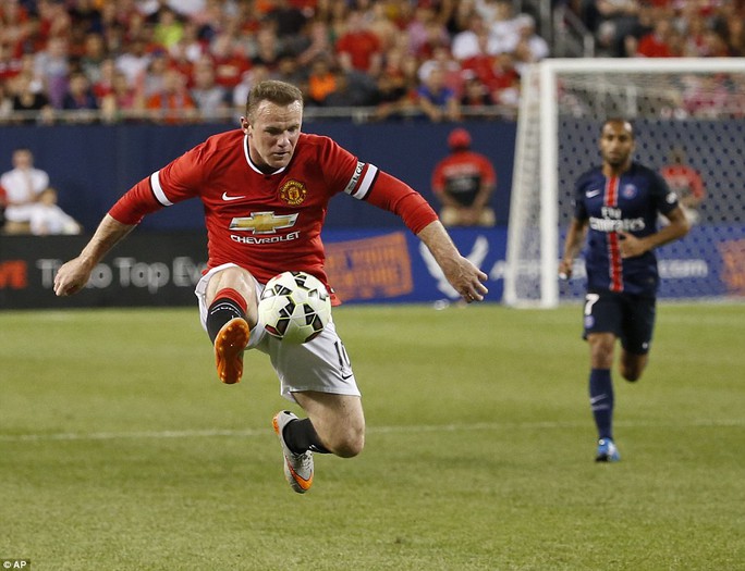Rooney tiếp tục đá trung phong