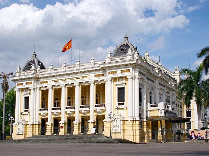 Nhà hát lớn Hà Nội với màu vàng nhạt trước khi đang được sơn màu mới rực rỡ hiện nay - Ảnh: TTVH Nhà hát lớn Hà Nội với màu vàng nhạt trước khi đang được sơn màu mới rực rỡ hiện nay - Ảnh: TTVH