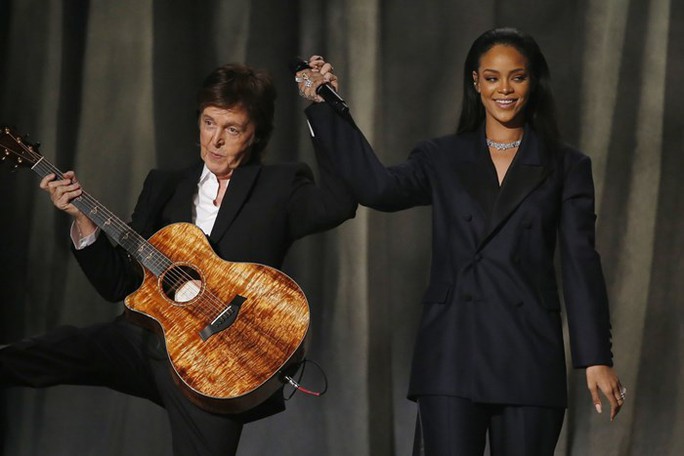 Màn trình diễn thành công của Rihanna và Sir Paul McCarntey cùng Kayne West tại lễ trao giải Grammy hồi tháng 1.