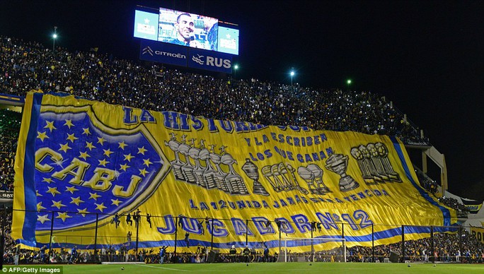 Tevez gây náo loạn ngày trở lại Boca Juniors
