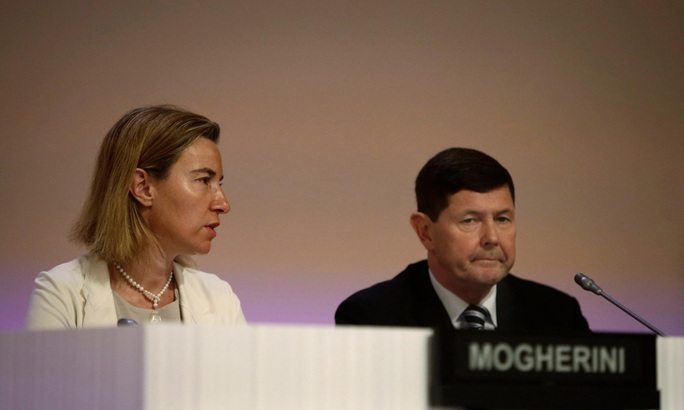 Bộ trưởng Quốc phòng Úc Kevin Andrews (phải) tại Đối thoại Shangri-LaẢnh: EPA