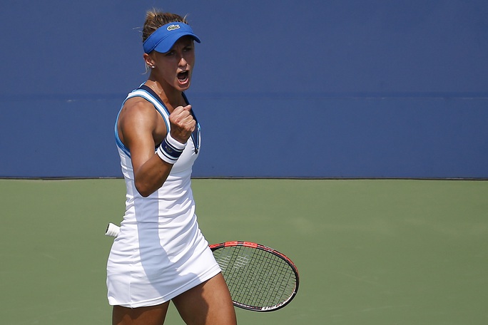 Leisia Tsurenko đánh bại tay vợt số 6 Lucie Safarova