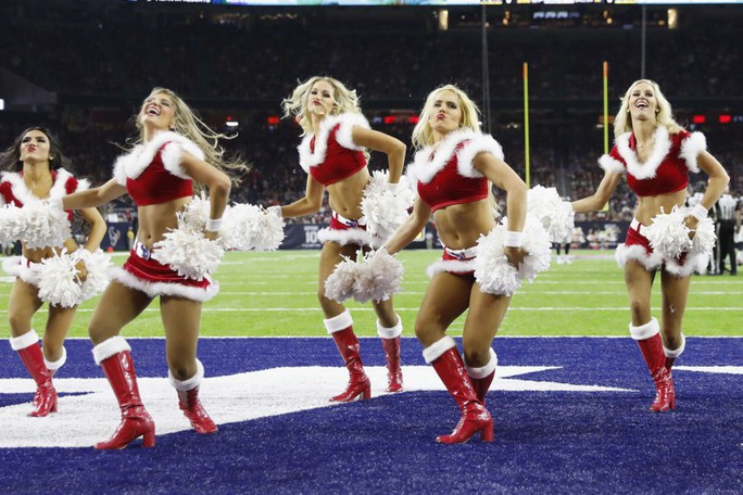 Những cheerleader gợi cảm nhất Giáng sinh 2016
