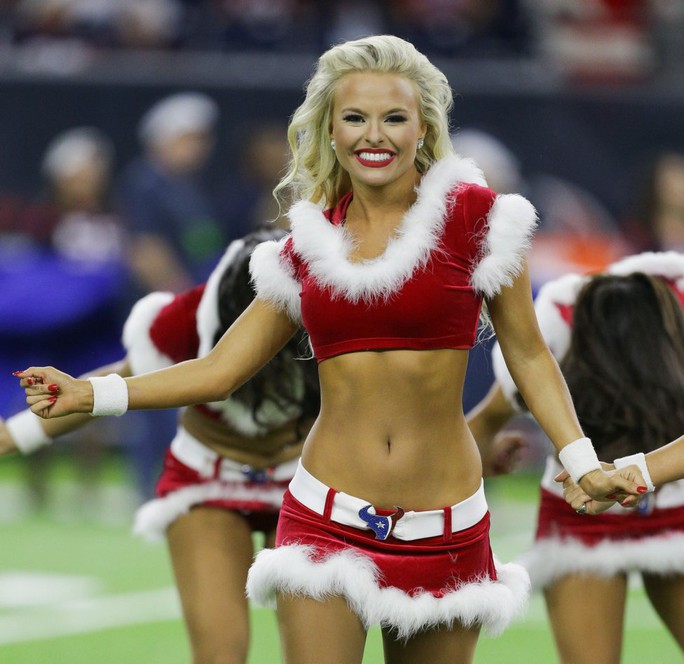 Những cheerleader gợi cảm nhất Giáng sinh 2016
