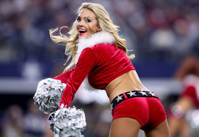 Những cheerleader gợi cảm nhất Giáng sinh 2016