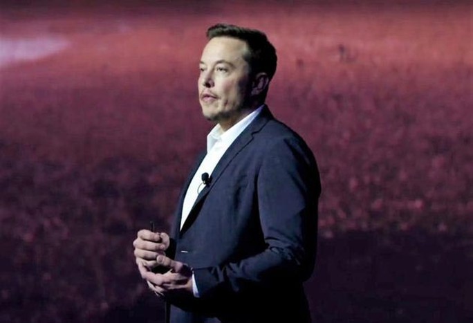 
Nhà sáng lập công ty SpaceX (Mỹ) Elon Musk trình bày kế hoạch đưa con người lên sao Hỏa hôm 27-9 Ảnh: SPACEX
