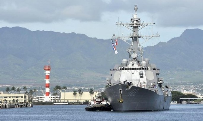 
Tàu khu trục USS Sampson hôm 16-11 chuyển hướng đến Kaikoura giải cứu nạn nhân động đất. Ảnh: Reuters
