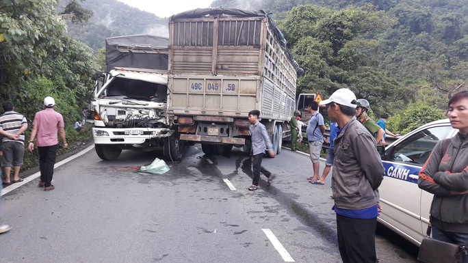 
Đèo Bảo Lộc (Lâm Đồng) thường xuyên xảy ra tai nạn giao thông hết sức nghiêm trọng (hiện trường vụ 2 xe tải tông nhau cách đây gần 1 tháng).
