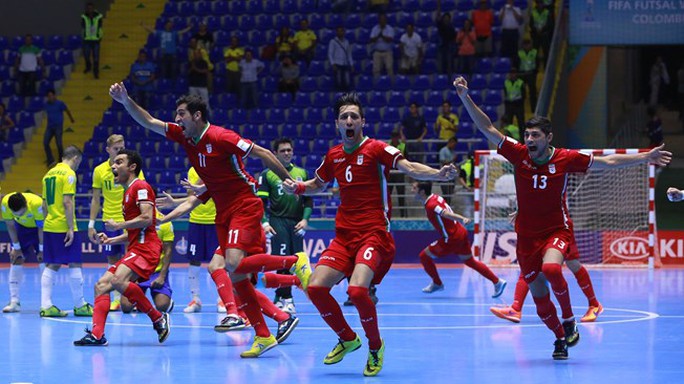 Gây sốc loại Brazil, Iran lập kỳ tích ở World Cup futsal!