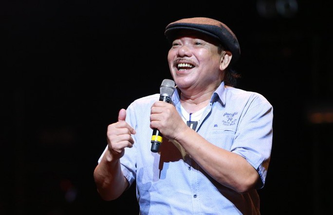 Nhạc sĩ Trần Tiến chia sẻ với khán giả, cũng là tự sự về cuộc đời mình trên sân khấu tối 30-9