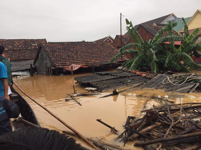 Nước lũ ngập nhà ở Quảng Bình