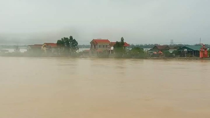 Nhiều ngôi làng ở ven sông Gianh thị xã ba Đồn bắt đầu ngập