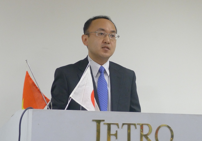Ông Atsusuke Kawada, Trưởng đại diện văn phòng JETRO Hà Nội, phát biểu tại buổi họp báo