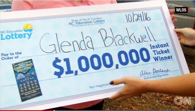  Ban đầu bà Glenda Blackwell vốn chỉ muốn cho chồng một bài học , nhưng không ngờ lại trúng số 1 triệu USD. Ảnh: CNN 