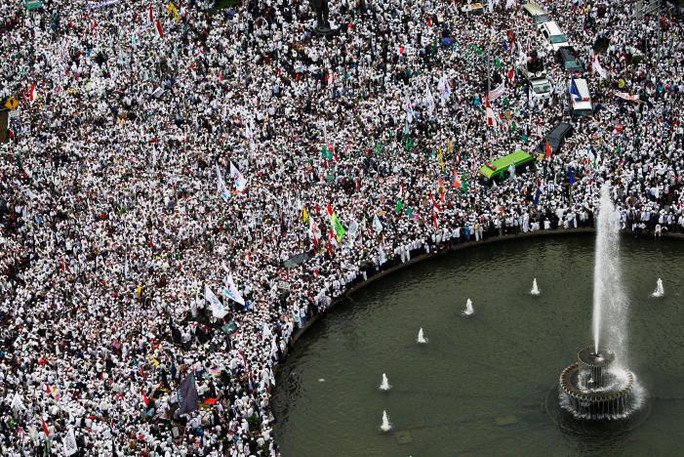 
Biển người tham gia biểu tình hôm 4-11. Ảnh: Reuters
