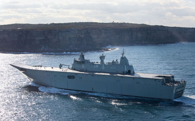 Tàu hải quân Úc HMAS Adelaide đã chặn con tàu đáng ngờ. Ảnh: Hải quân Úc