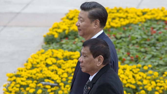 
Chủ tịch Tập Cận Bình và Tổng thống Philippines Rodrigo Duterte Ảnh: AP
