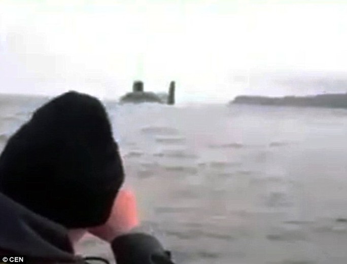 Đi đánh cá, ngư dân tá hỏa vì gặp tàu ngầm của Nga