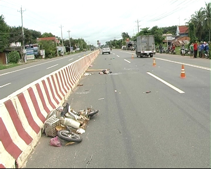 Xe 7 chỗ tông xe đạp điện, 2 vợ chồng tử vong