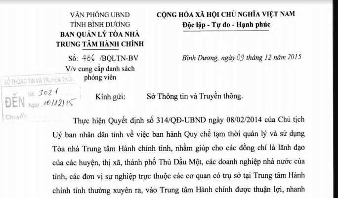 
Từ cuối năm 2015 Ban quản lý tòa nhà đã đề nghị Sở TT&TT Bình Dương cung cấp danh sách các phóng viên thường trú cần cấp thẻ ra vào tòa nhà nhưng đến nay vẫn chưa có chiếc thẻ nào được trao cho phóng viên khiến việc đưa tin, phỏng vấn gặp khó khăn
