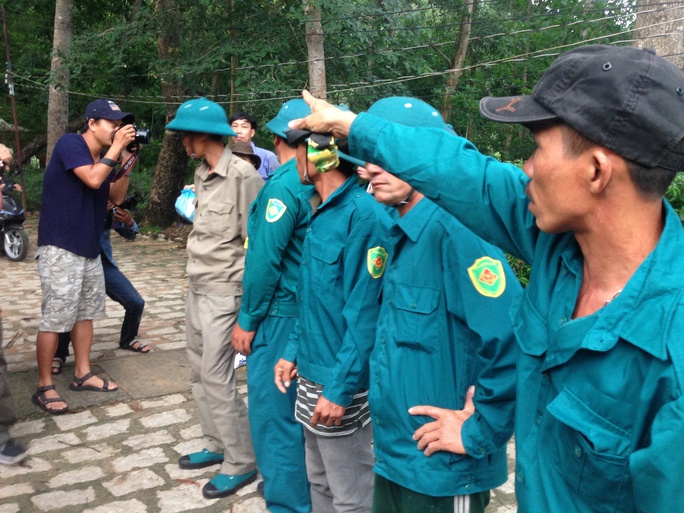 
Các lực lượng được huy động tìm kiếm tại mũi chùa Kim Liên, xã Tân Hòa, huyện Tân Thành
