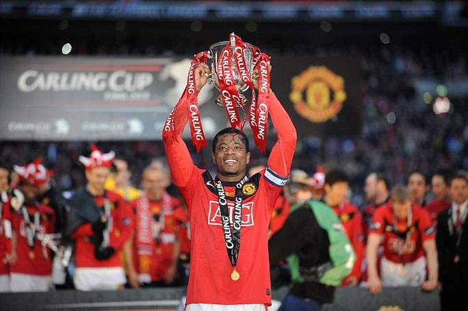 Evra trở về Pháp, khoác áo Marseille