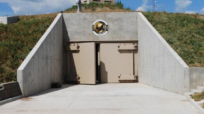Hầm trú ẩn The Survival Condo ở bang Kansas - Mỹ có tường dày 2,7 m cùng 161 mái vòm bảo vệ.