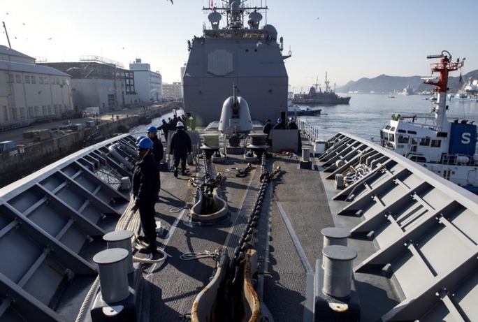 Tập trận, tàu hải quân Mỹ đụng tàu cá Hàn Quốc - Ảnh 1.