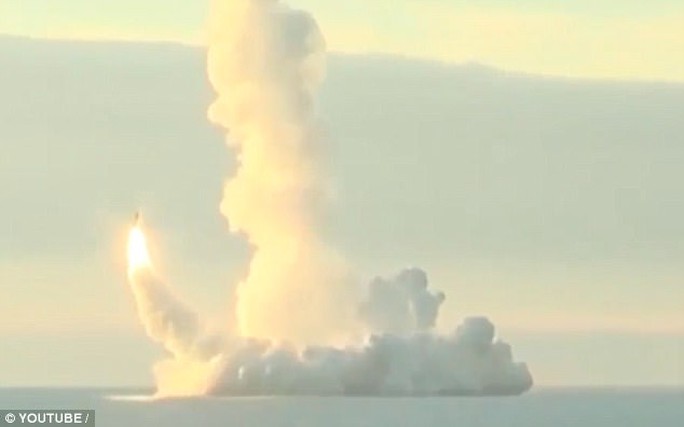 Cận cảnh tên lửa Nga nổ bí ẩn ngay sau khi rời bệ phóng - Ảnh 2.