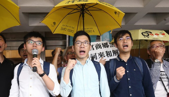 Hồng Kông: Joshua Wong bị bỏ tù - Ảnh 1.