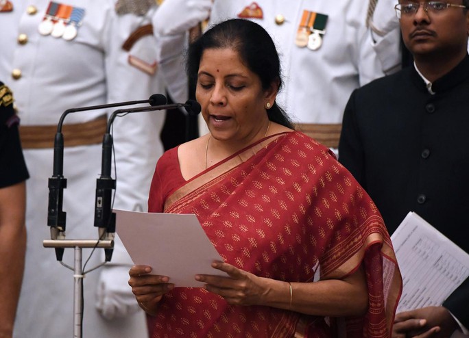 Ấn Độ bổ nhiệm nữ bộ trưởng quốc phòng - Ảnh 1.