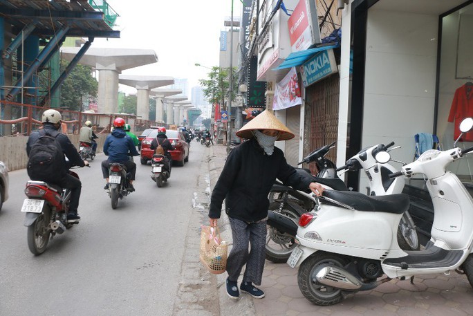 Vỉa hè Hà Nội: Sau 9 tháng ra quân đâu lại vào đấy - Ảnh 1.