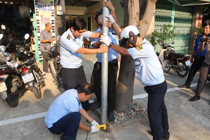 Dân vỗ tay khi thấy lãnh đạo quận Bình Tân "đòi" vỉa hè