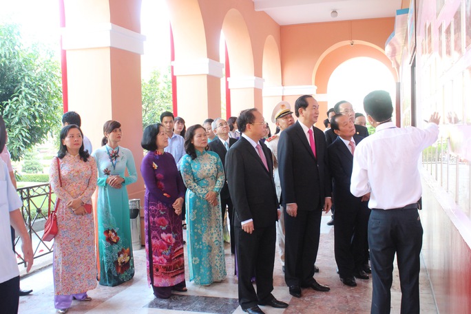 Chủ tịch nước dâng hương Chủ tịch Hồ Chí Minh - Ảnh 3.