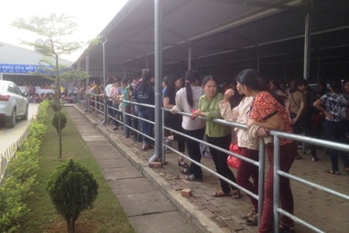 
Công nhân Công ty ANTONIA Việt Nam tại TP Tam Điệp - Ninh Bình ngừng việc đòi quyền lợi
