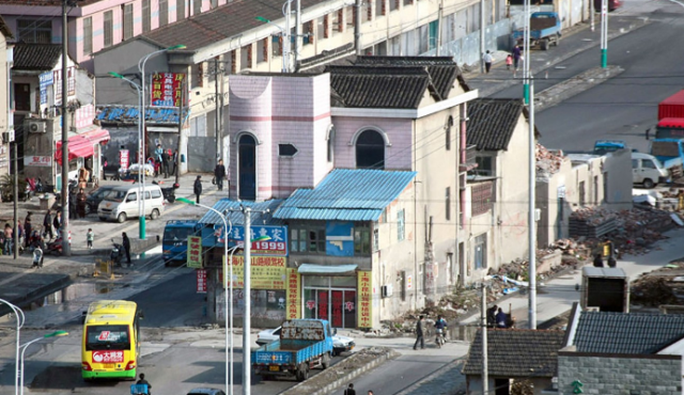 Trung Quốc: “Ngôi nhà cứng đầu khét tiếng” sắp bị phá hủy - Ảnh 2.