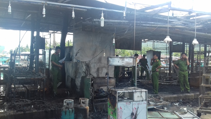 Công an vào cuộc điều tra vụ cháy chợ đêm Phú Quốc - Ảnh 2.