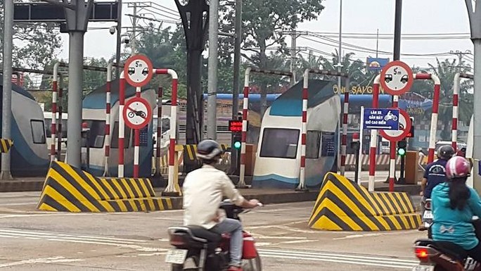 CSGT Đồng Nai đang làm việc với tài xế liên quan BOT Biên Hòa - Ảnh 1.